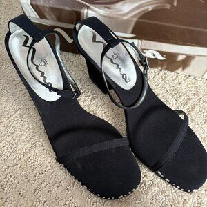 Nina black fabric dress sandals with rhinestones SZ 9